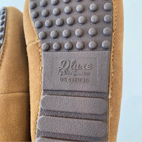 DEARFOAMS NWT $32 Kids 4 Chestnut Dluxe Genuine Shearling Moccasin Slipper - Picture 2 of 5